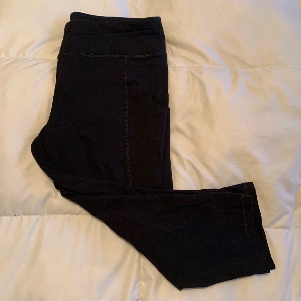 Black Cropped Pocketed Leggings